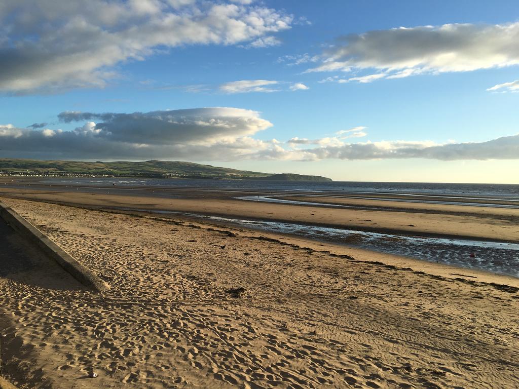 No5 Ayr Beach - Coorie Doon Stays Eksteriør billede